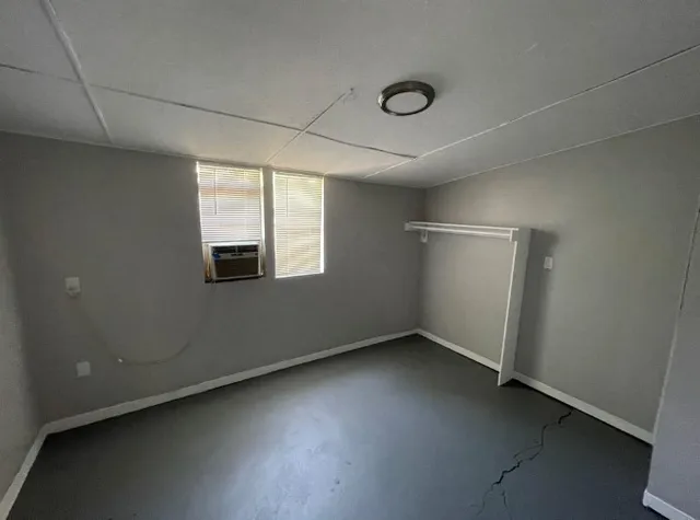 $1,200 | 727 West 5th Street, Freeport, TX 77541