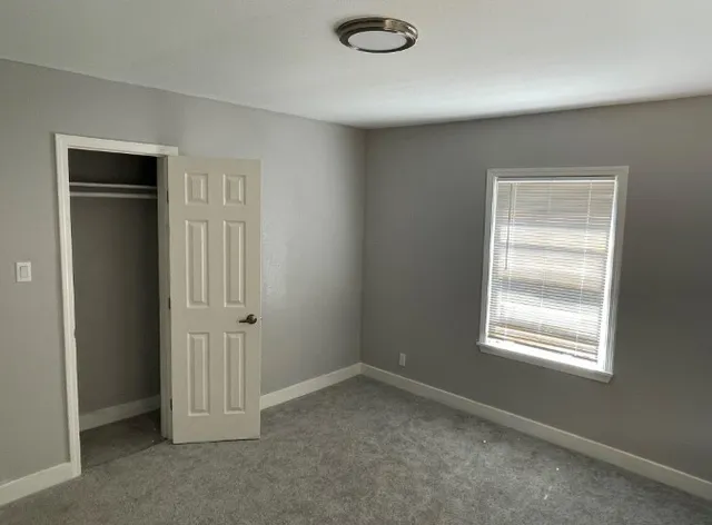 $1,200 | 727 West 5th Street, Freeport, TX 77541