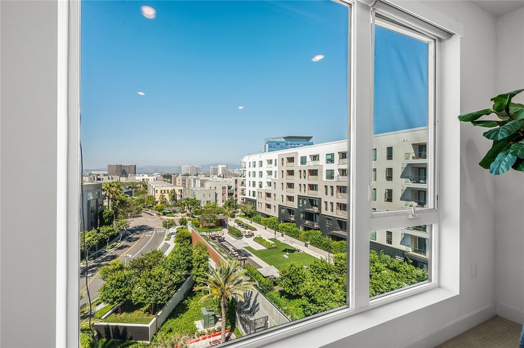 3604 Rivington Irvine, CA 92612 - Photo 18 of 54 a view of balcony with plants