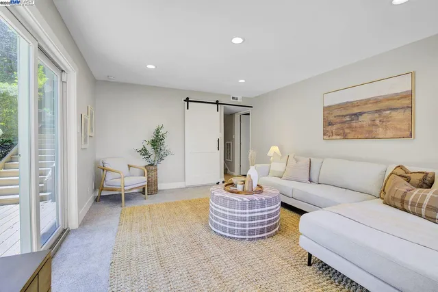 a view of entryway with washer and dryer