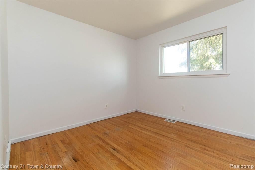 33817 Ryan Road Sterling Heights, MI 48310 - Photo 23 of 32