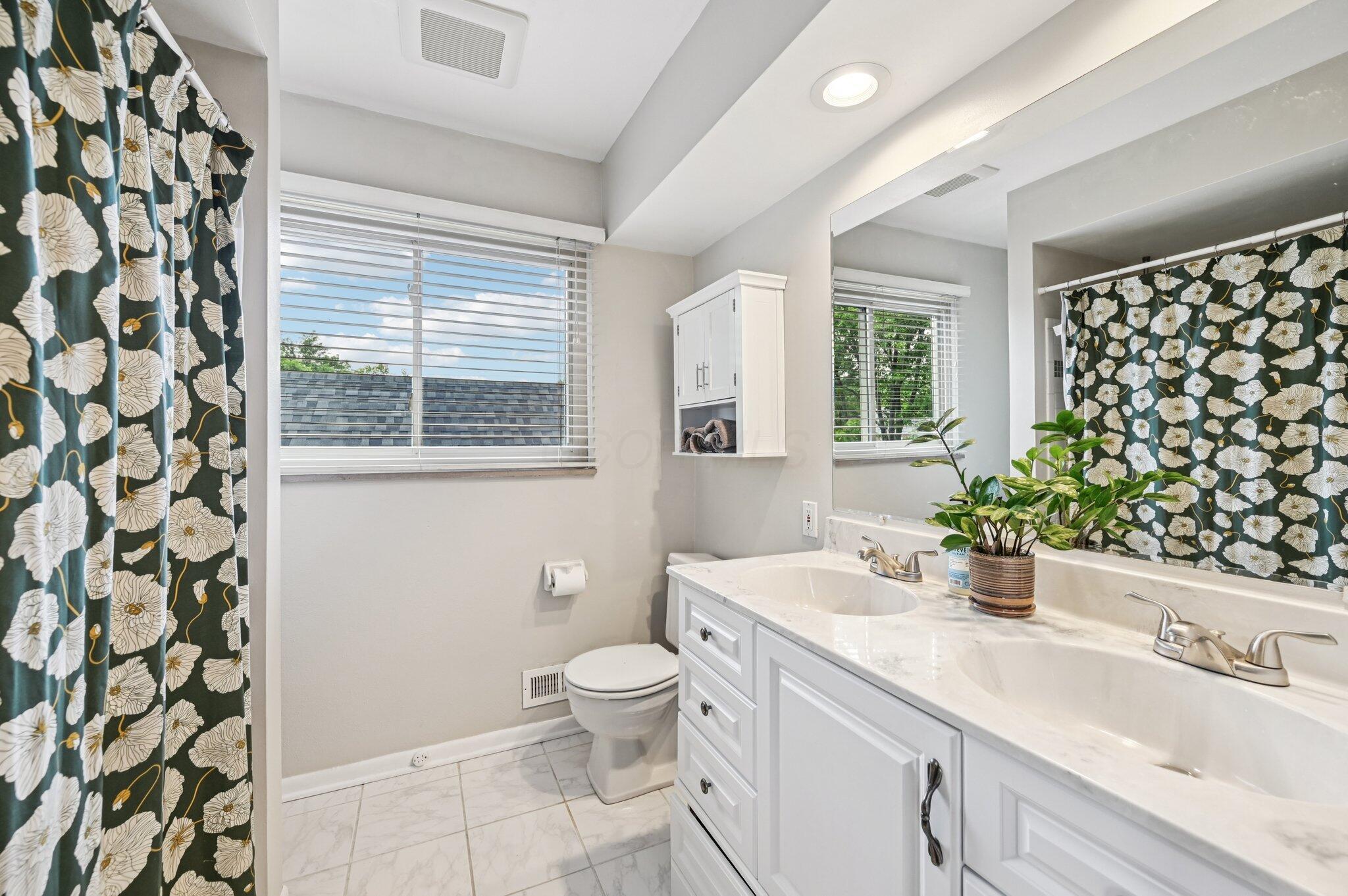 1537 Barrington Road Columbus, OH 43221 - Photo 27 of 49 27-web-or-mls-Barrington Rd-1006-027