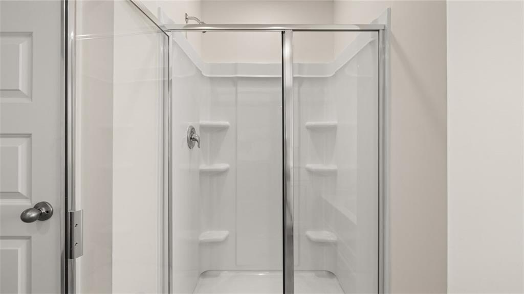 212 Cattle Drive Perry, GA 31069 - Photo 25 of 40 a bathroom that has a glass shower door