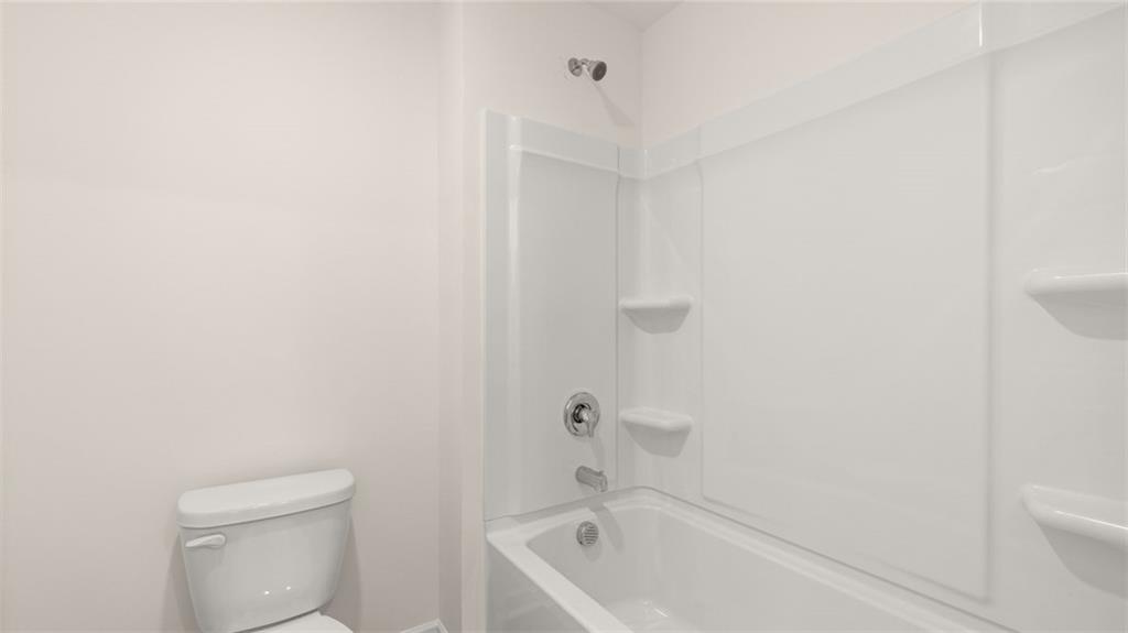 212 Cattle Drive Perry, GA 31069 - Photo 39 of 40 a bathroom with a bathtub and toilet