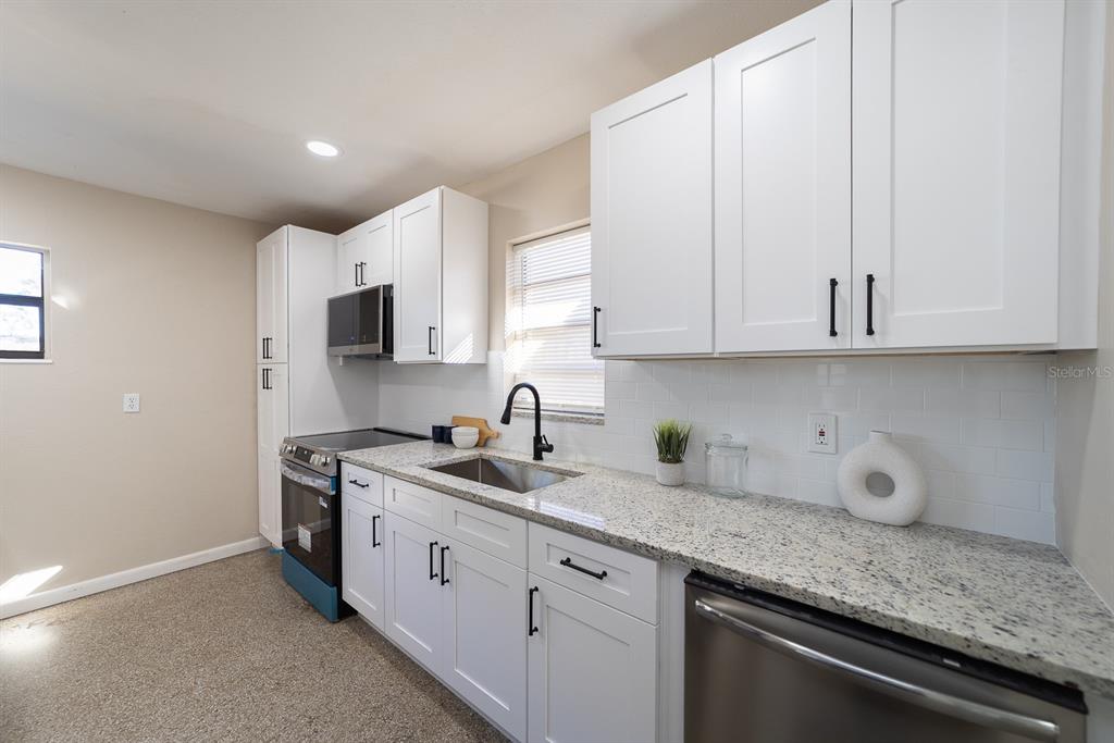 4603 South Shamrock Road Tampa, FL 33611 - Photo 11 of 18