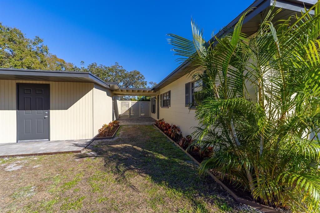 4603 South Shamrock Road Tampa, FL 33611 - Photo 17 of 18