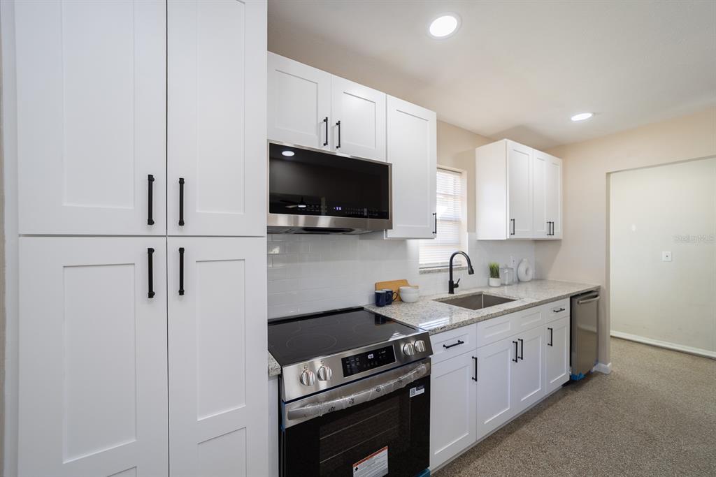 4603 South Shamrock Road Tampa, FL 33611 - Photo 9 of 18