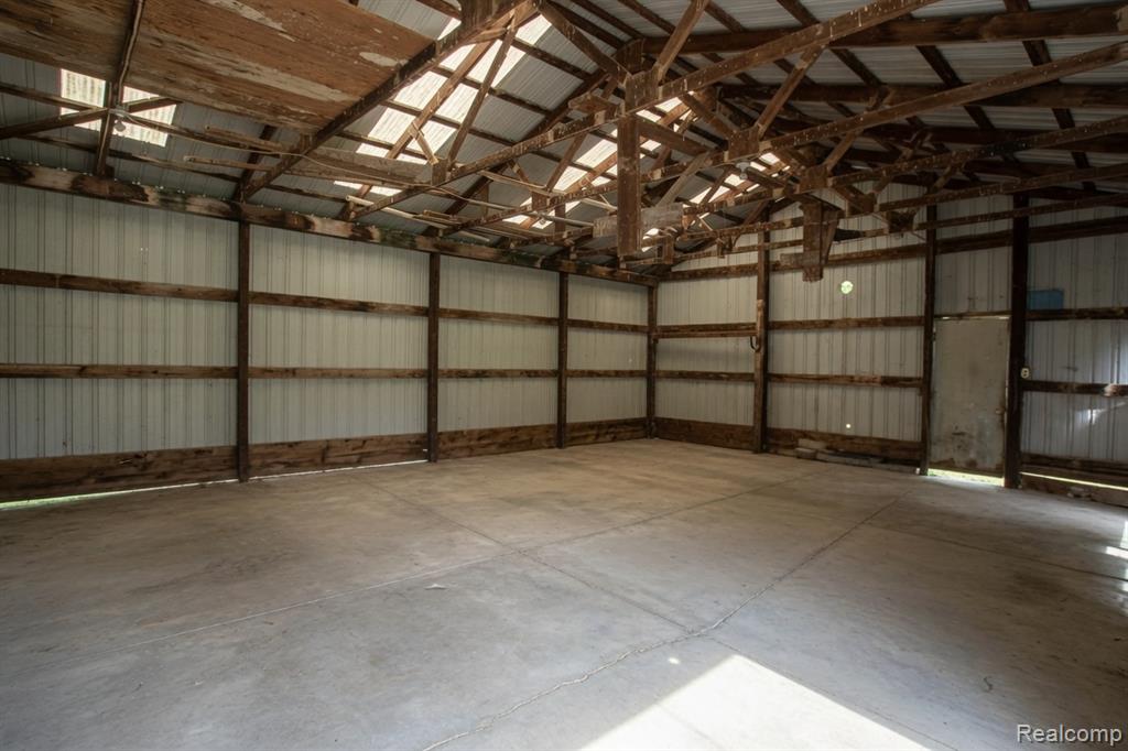 8040 Smith Road Gaines, MI 48436 - Photo 5 of 30
