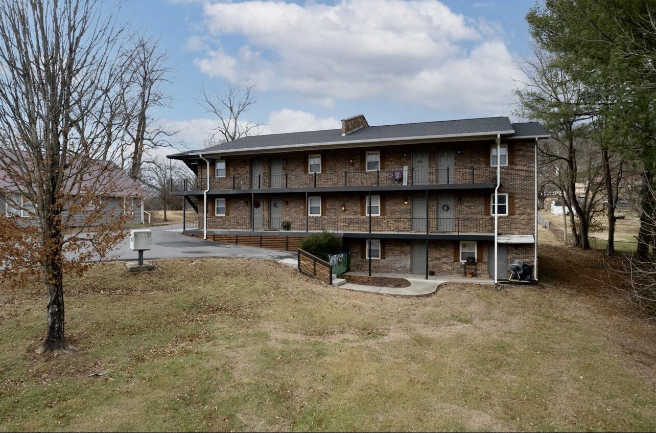 216 Colonial Heights Road, Unit 2 Kingsport, TN 37663 - Photo 1 of 50 2DFF2A82-5F35-4662-A7C4-E771EBB7074A