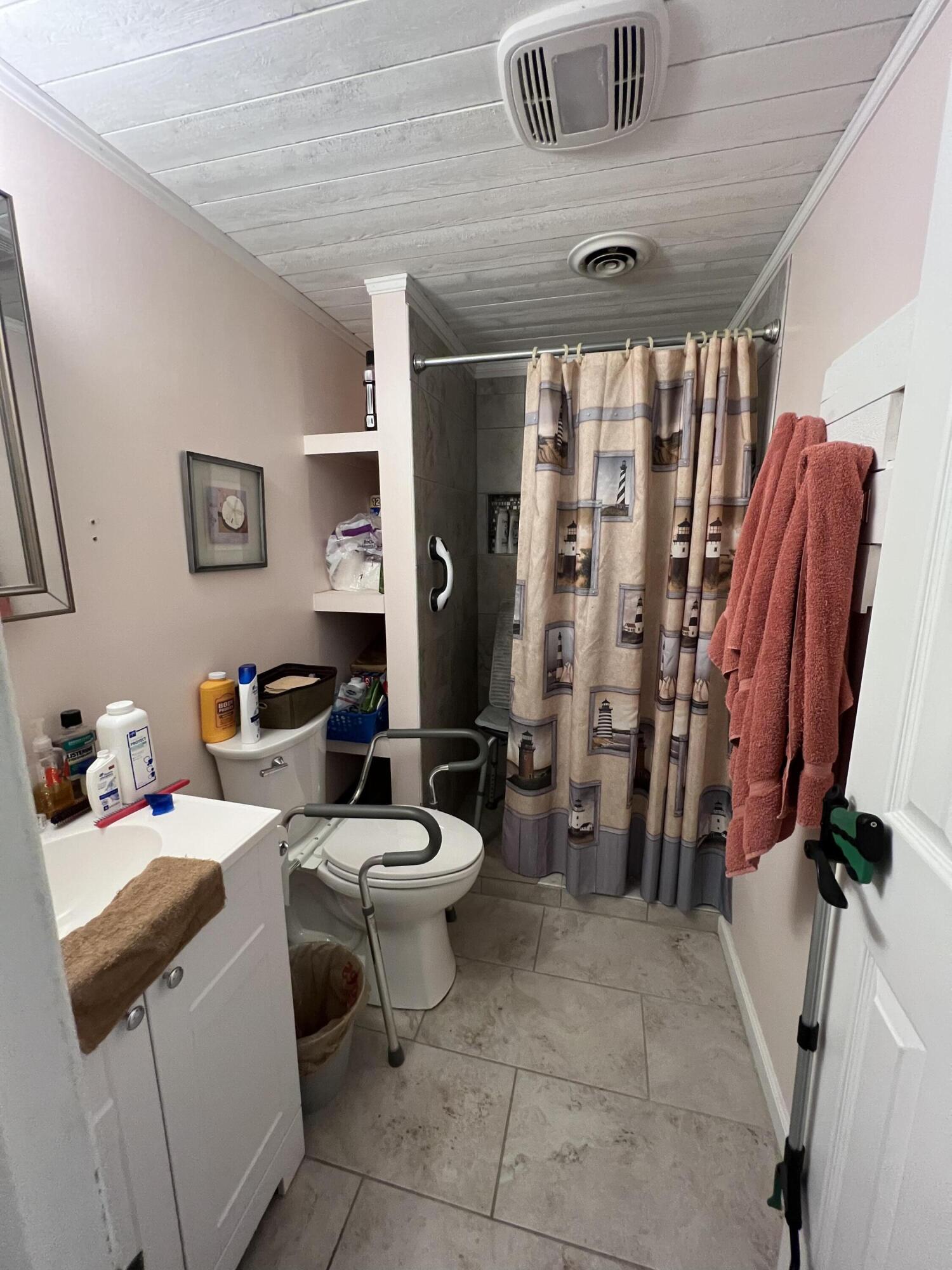 216 Colonial Heights Road, Unit 2 Kingsport, TN 37663 - Photo 20 of 50 51717E6E-FE2D-49AB-A2A5-3290A0694C04
