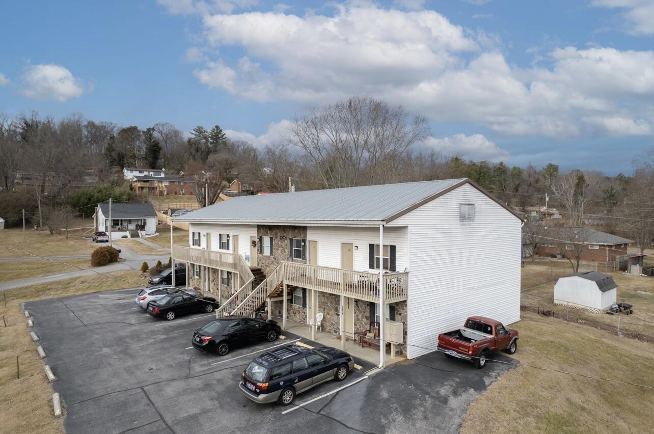 216 Colonial Heights Road, Unit 2 Kingsport, TN 37663 - Photo 4 of 50 F40A656F-271E-456A-B3CA-A2B43DE52D5A