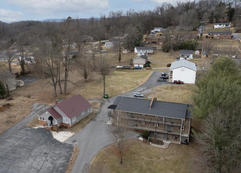 216 Colonial Heights Road, Unit 2 Kingsport, TN 37663 - Photo 5 of 50 E98F784E-D5BC-4E81-B95B-71097E40CF9D