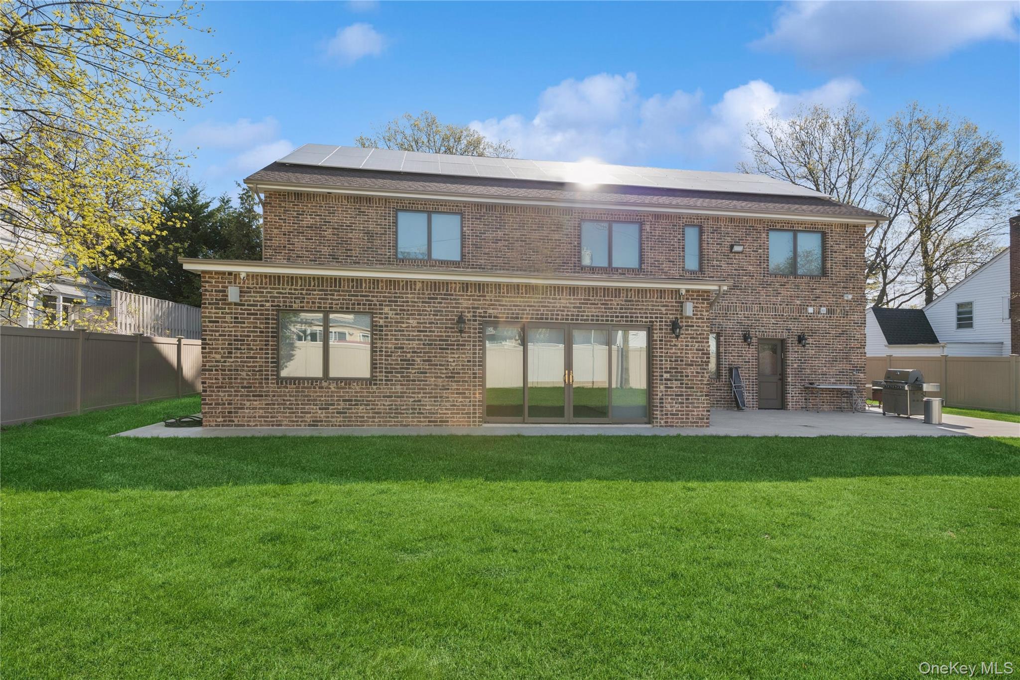 783 Oakleigh Road Valley Stream, NY 11581 - Photo 37 of 44 a front view of a house with a garden