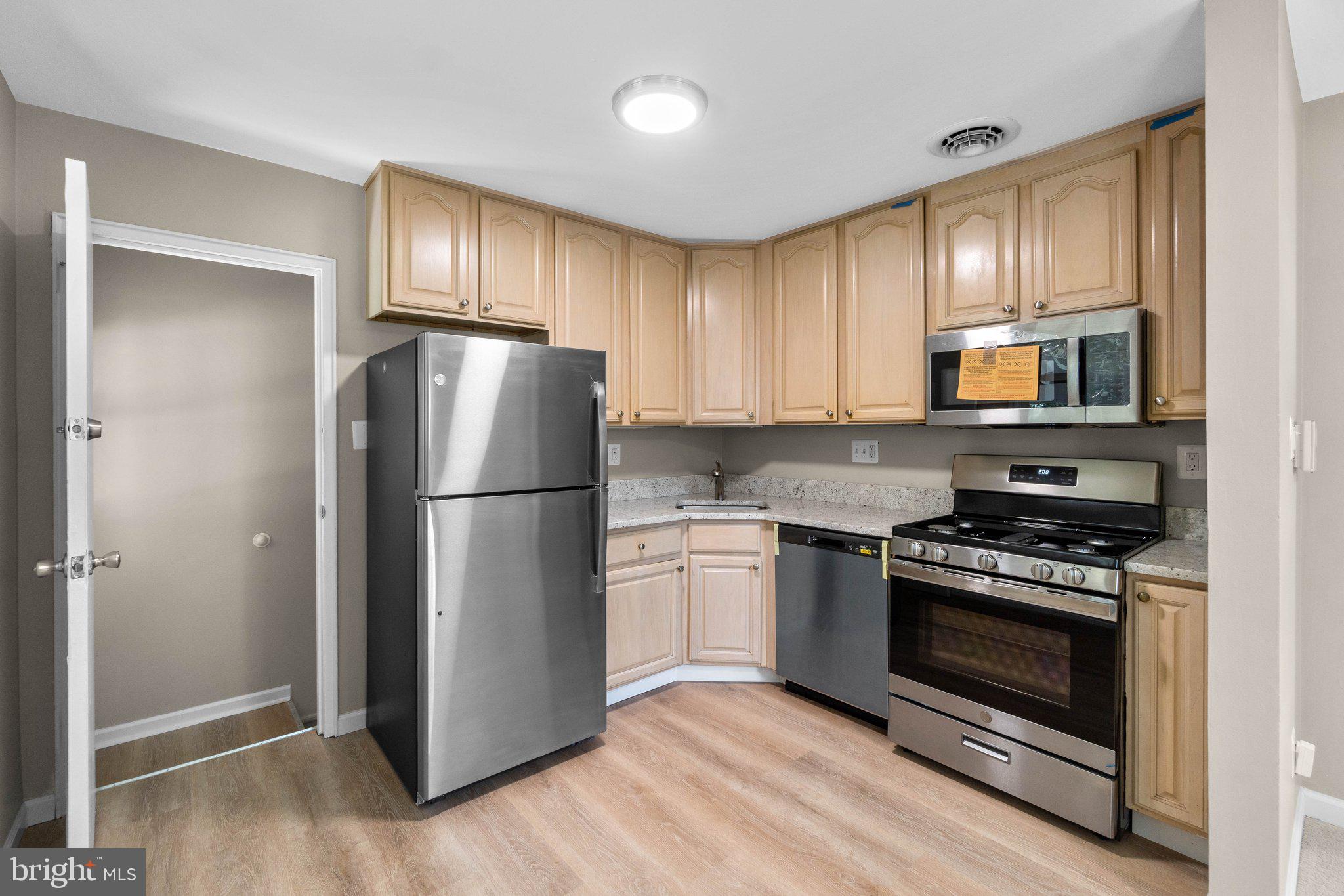 11903 Rocking Horse Road Rockville, MD 20852 - Photo 13 of 53 Gallery Image 13