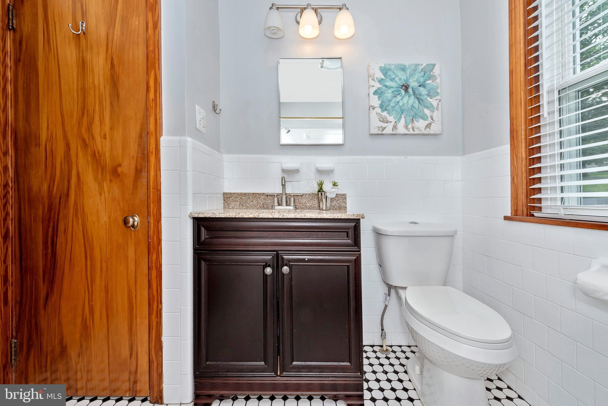 4902 Old Swimming Pool Road Frederick, MD 21703 - Photo 16 of 39 Main Level Bath with New Vanity!