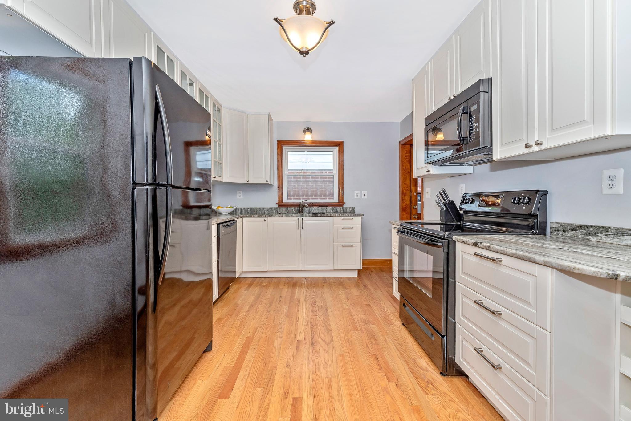4902 Old Swimming Pool Road Frederick, MD 21703 - Photo 8 of 39 Fabulous Kitchen Renovation in 2016!!