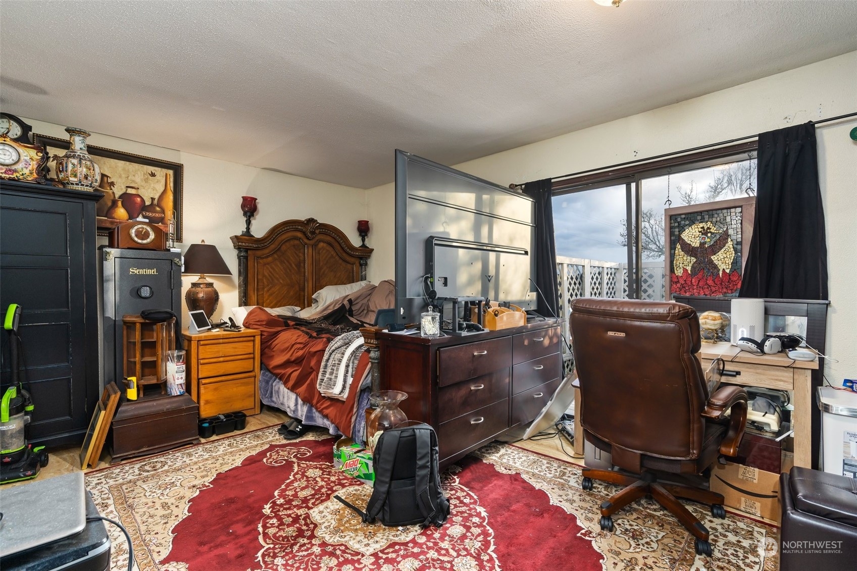 73 East Main Street Chehalis, WA 98532 - Photo 26 of 35 a view of workspace with wooden floor windows