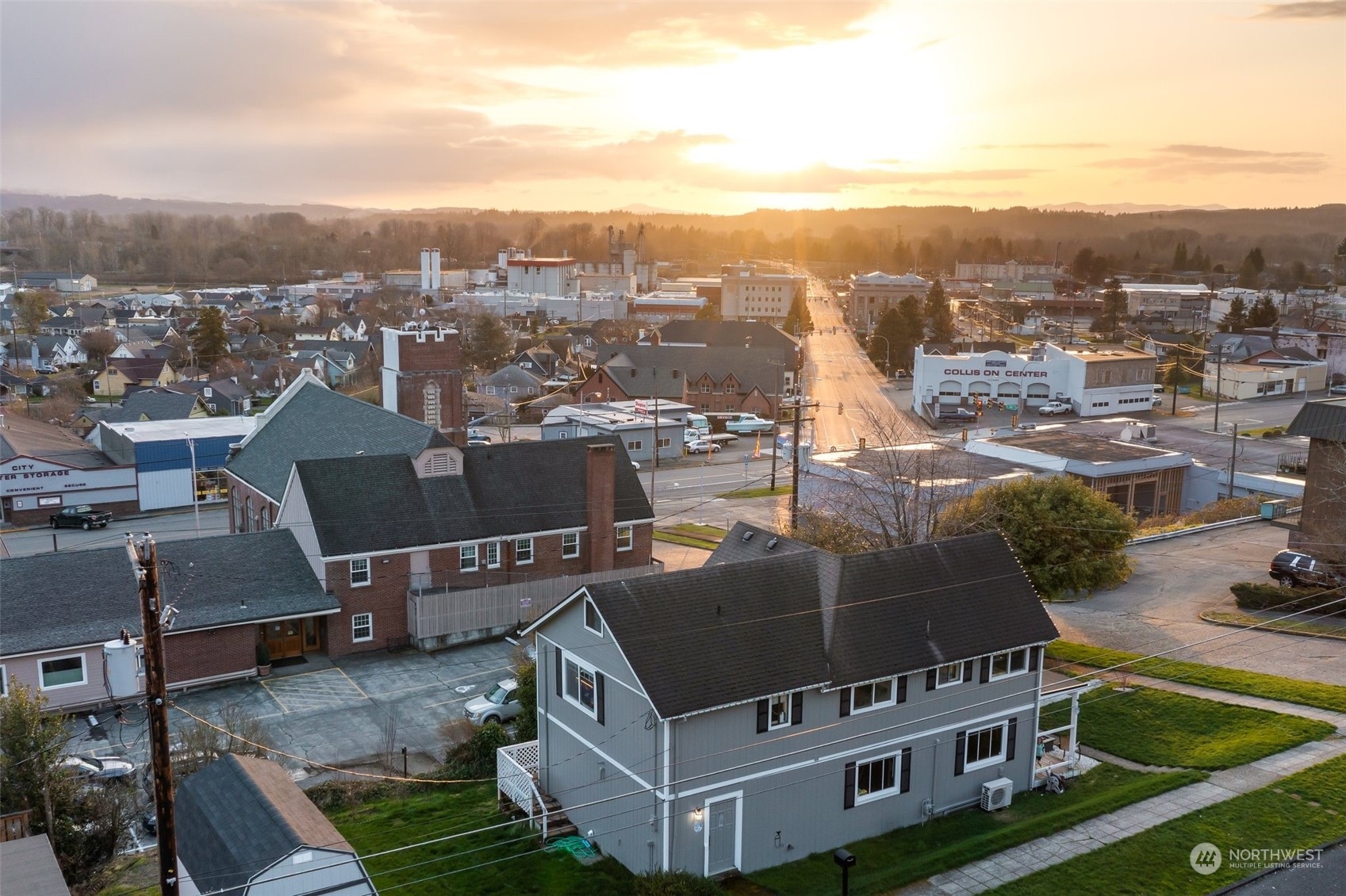 73 East Main Street Chehalis, WA 98532 - Photo 34 of 35 a view of a city from a terrace