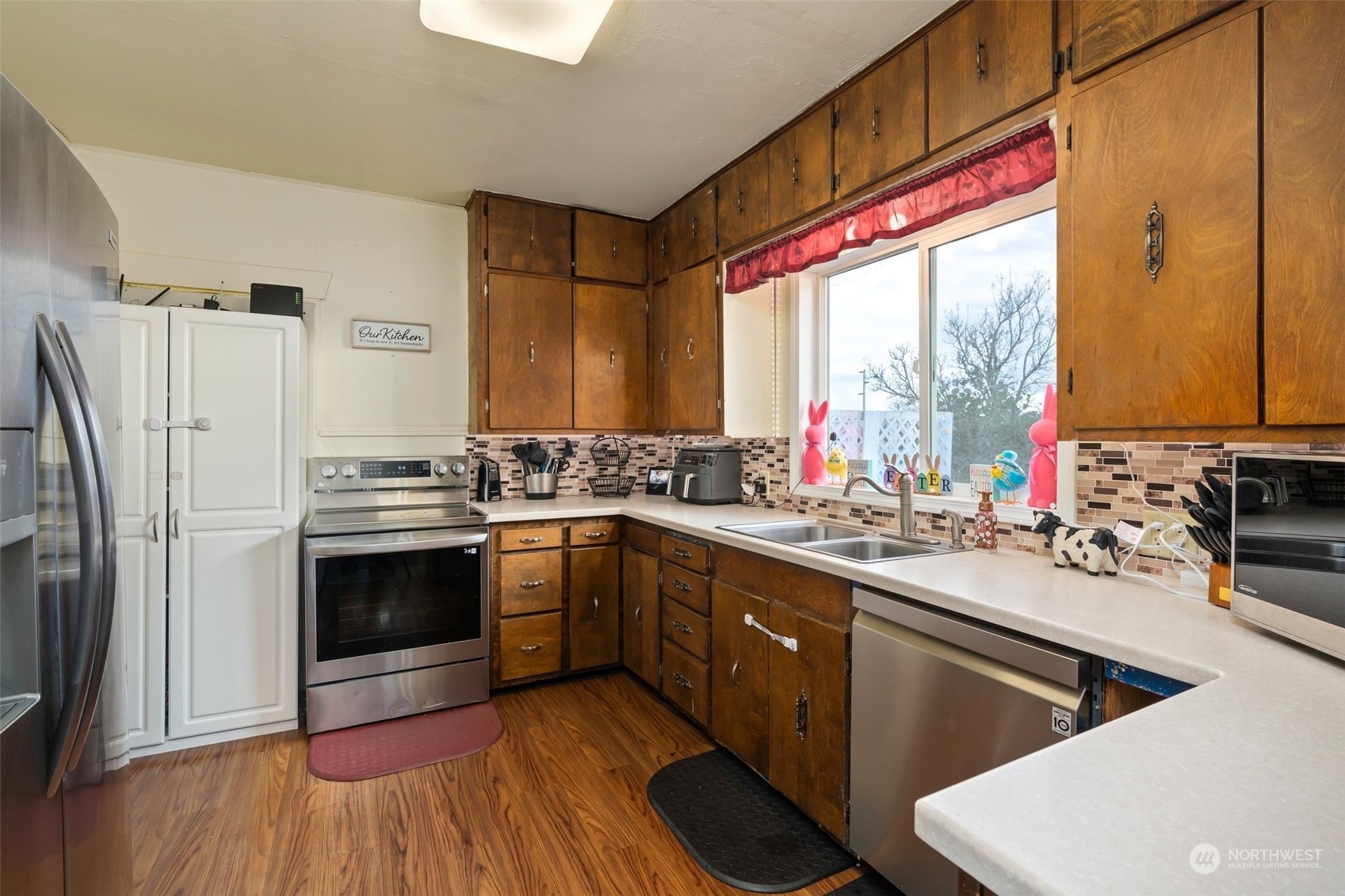 73 East Main Street Chehalis, WA 98532 - Photo 6 of 35 a kitchen with stainless steel appliances kitchen island granite countertop a sink stove and refrigerator