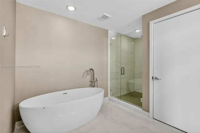 $2,400,000 | 16385 Biscayne Boulevard, Unit PH7, North Miami Beach, FL 33160