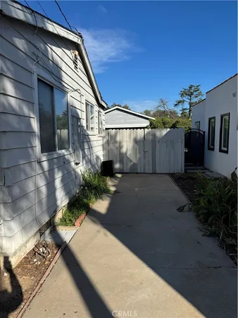 a view of a back yard of the house