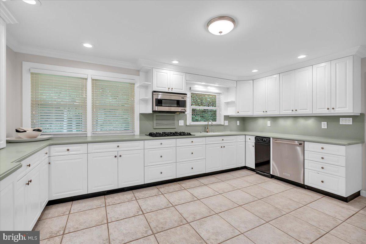 301 Devon Road Cinnaminson, NJ 08077 - Photo 12 of 35