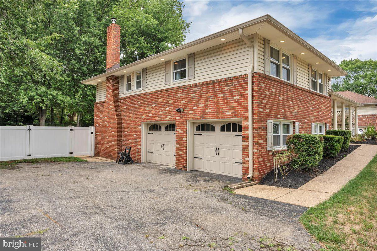 301 Devon Road Cinnaminson, NJ 08077 - Photo 4 of 35