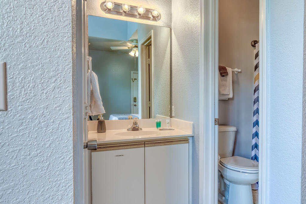 813 Holiday Ridge, Unit 10 AND 11 Branson, MO 65616 - Photo 57 of 68 Full Bathroom #2 - Unit 11
