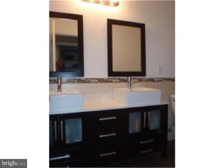 2115 Carpenter Street, Unit 2 Philadelphia, PA 19146 - Photo 11 of 24 Master Bathroom
