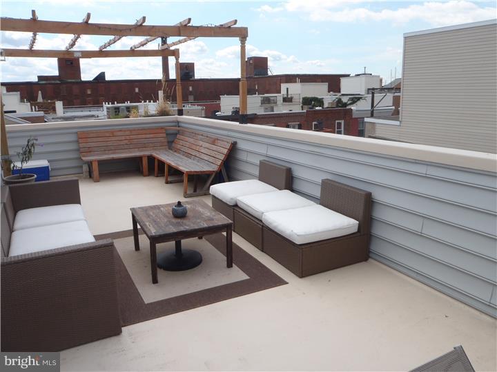 2115 Carpenter Street, Unit 2 Philadelphia, PA 19146 - Photo 17 of 24 Deck