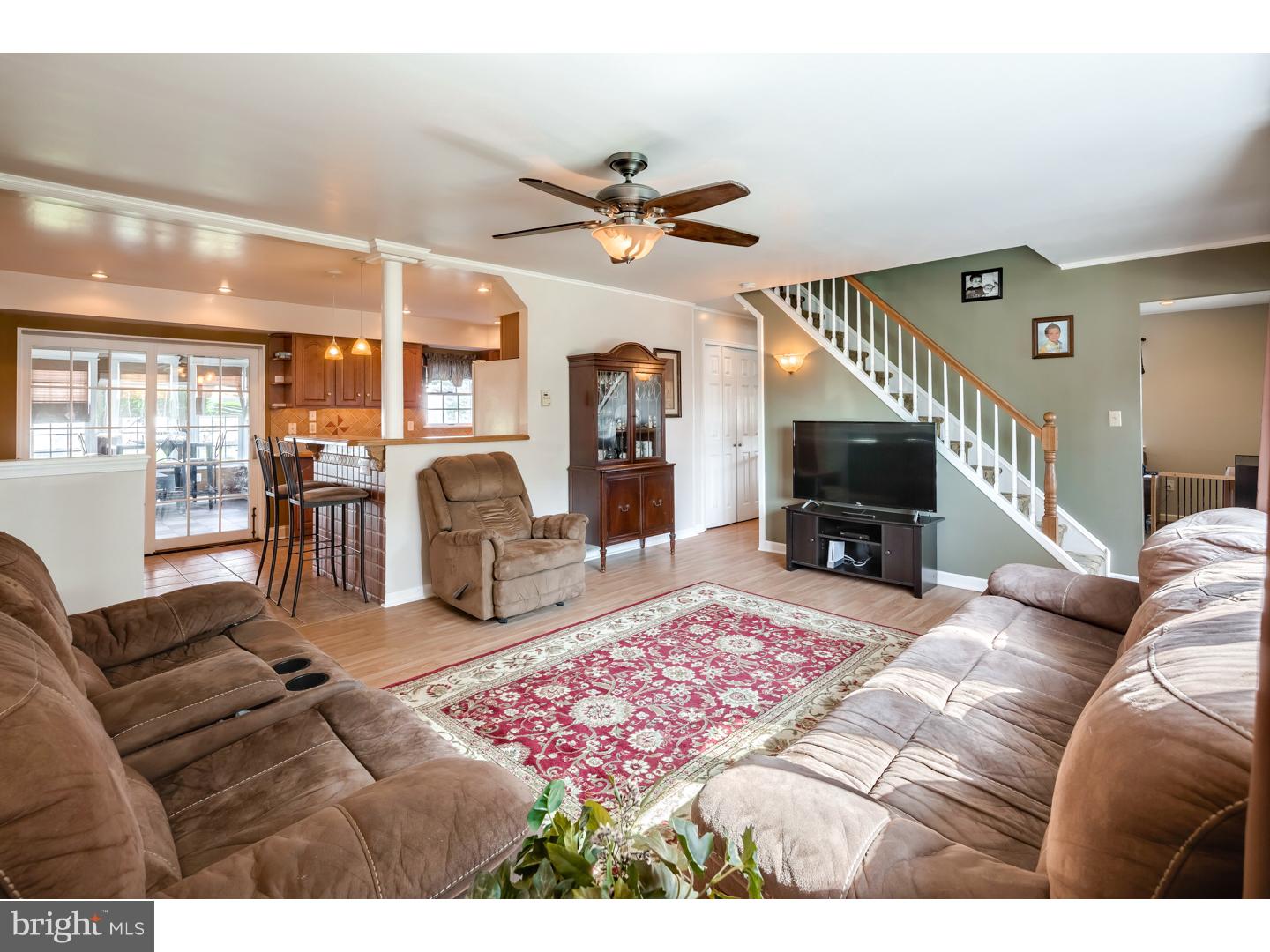 64 Candle Road Levittown, PA 19057 - Photo 4 of 24 Gallery Image 4