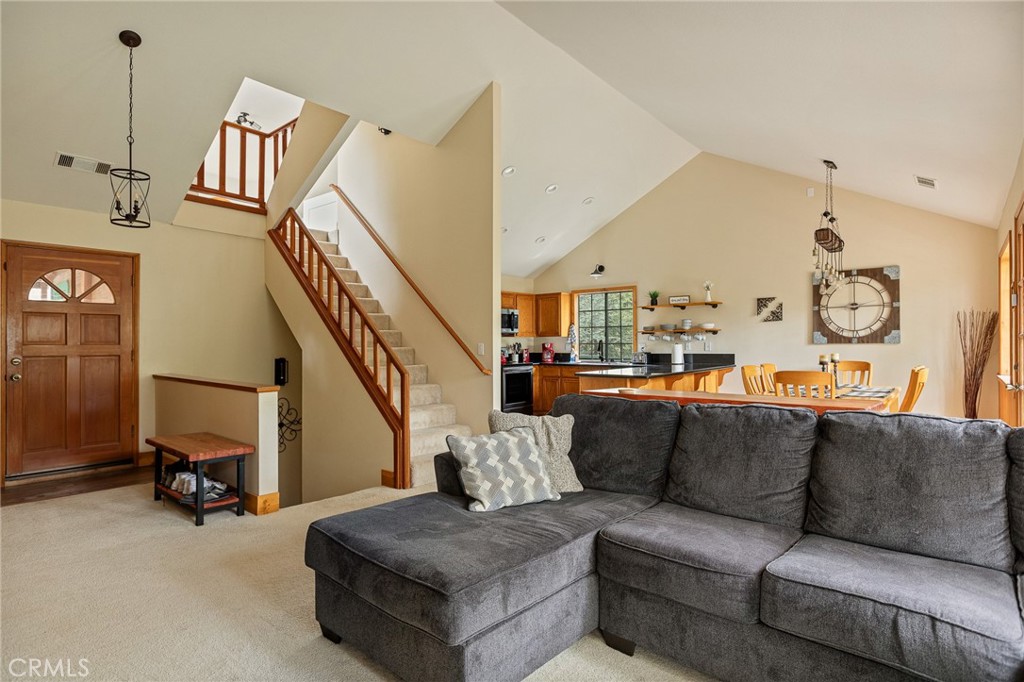 1108 Grass Valley Road Lake Arrowhead, CA 92352 - Photo 19 of 70 Living room