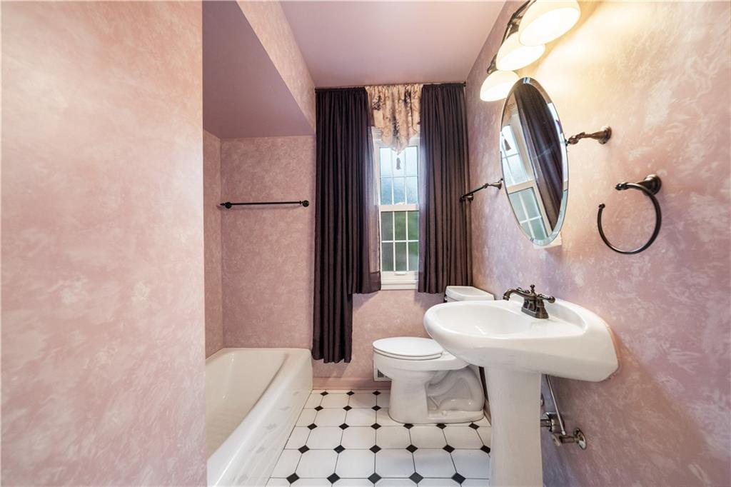 4651 Mt Troy Rd Extension Pittsburgh, PA 15214 - Photo 11 of 25 Gallery Image 11