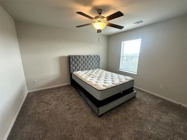 $2,300 | 7076 Silverleaf Oak Street, Conroe, TX 77304