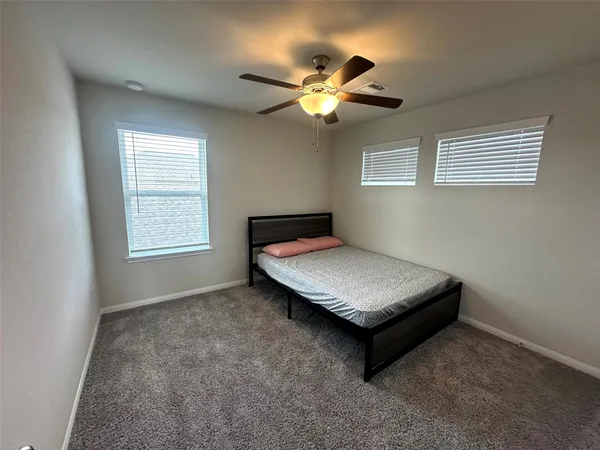 $2,300 | 7076 Silverleaf Oak Street, Conroe, TX 77304