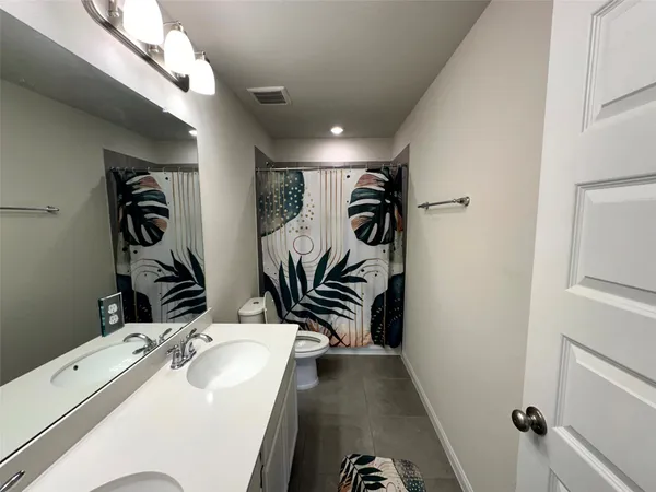 $2,300 | 7076 Silverleaf Oak Street, Conroe, TX 77304