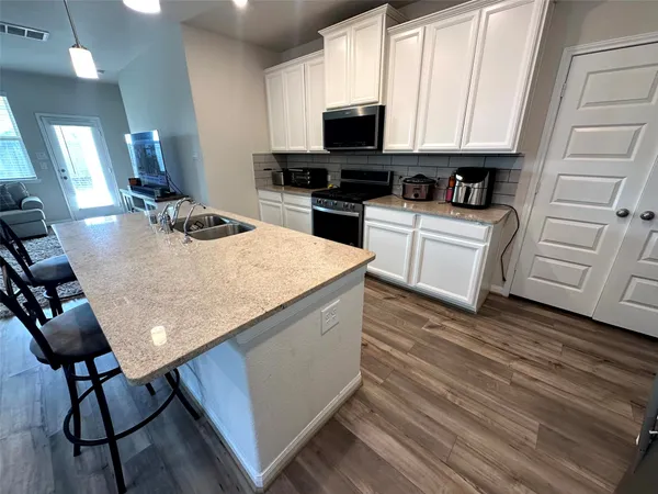 $2,300 | 7076 Silverleaf Oak Street, Conroe, TX 77304