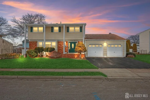 $675,000 | 23 Sherwood Road, Sayreville, NJ 08859