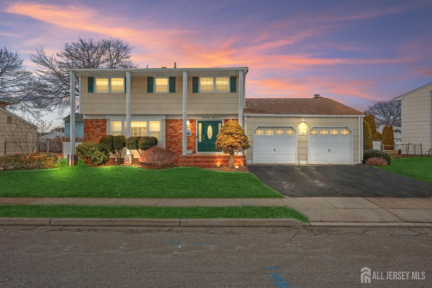 23 Sherwood Road Sayreville, NJ 08859 - Photo 1 of 58