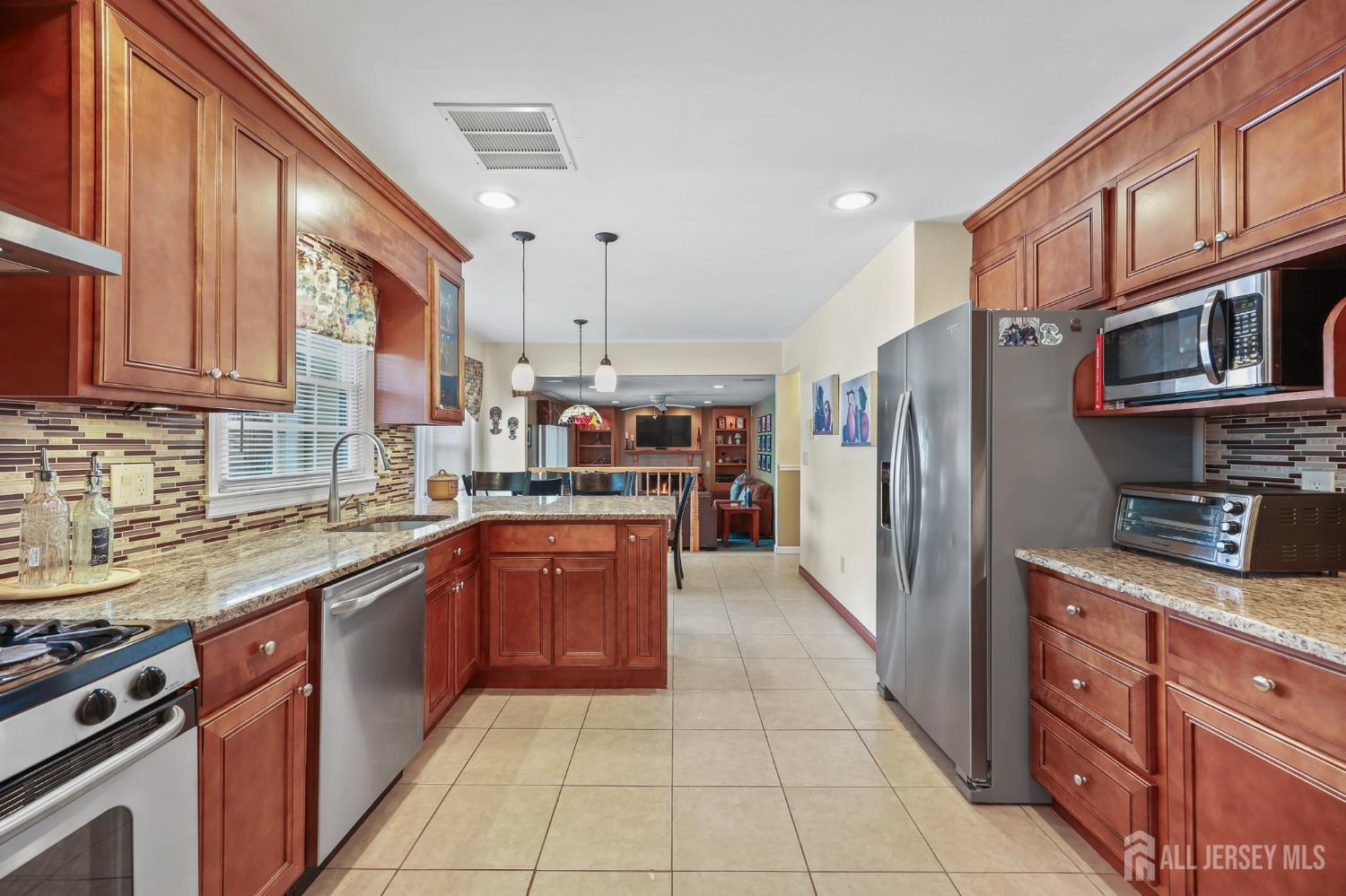 23 Sherwood Road Sayreville, NJ 08859 - Photo 22 of 58