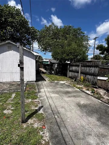 $3,000 | 707 North J Street, Lake Worth, FL 33460