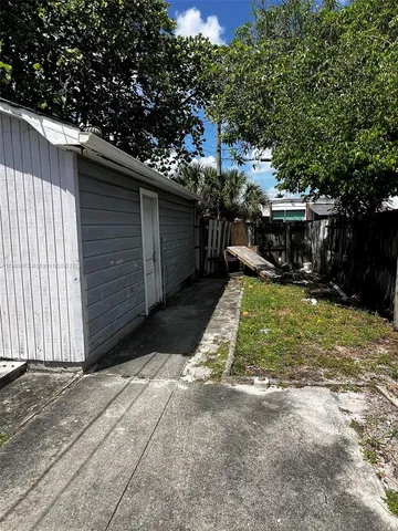 $3,000 | 707 North J Street, Lake Worth, FL 33460
