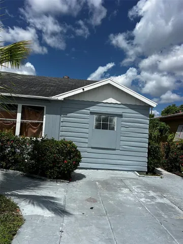 $3,000 | 707 North J Street, Lake Worth, FL 33460
