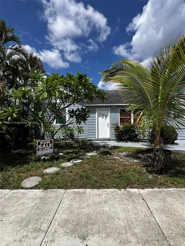 $3,000 | 707 North J Street, Lake Worth, FL 33460