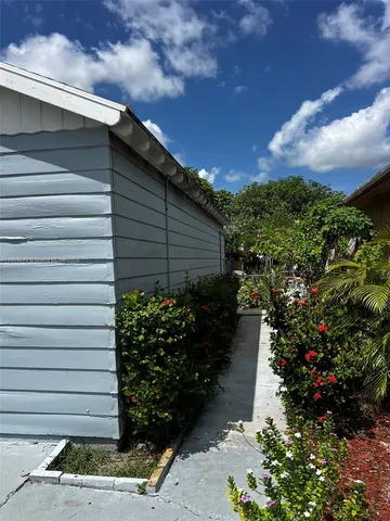 $3,000 | 707 North J Street, Lake Worth, FL 33460