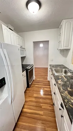 $3,000 | 707 North J Street, Lake Worth, FL 33460