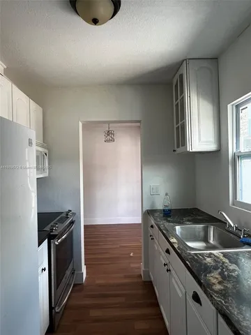 $3,000 | 707 North J Street, Lake Worth, FL 33460