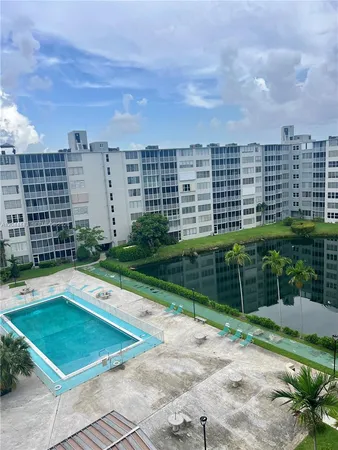 $124,500 | 1780 Northeast 191st Street, Unit 7042, Miami, FL 33179
