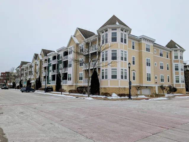 $284,900 | 1335 11th Avenue, Unit 105, Grafton, WI 53024