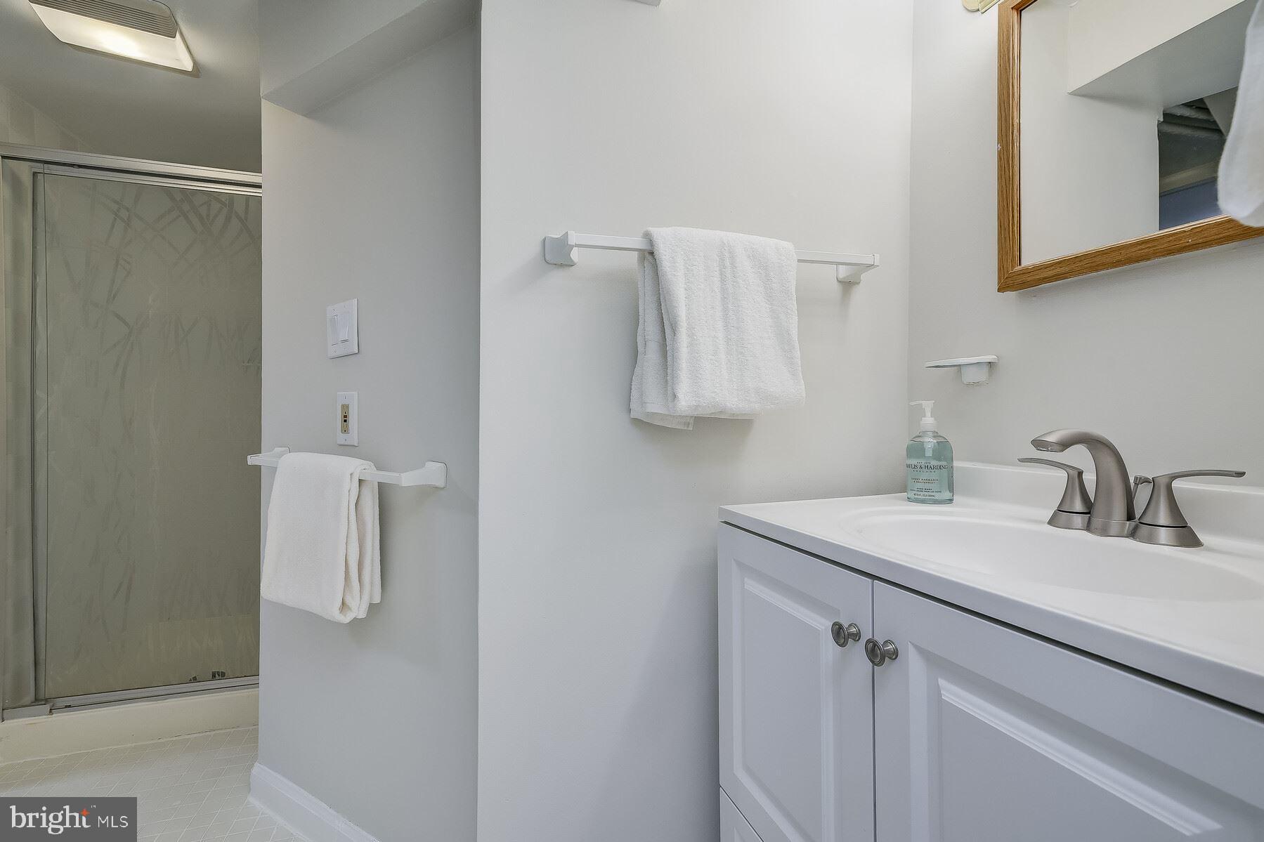 1919 37th Street Northwest Washington, DC 20007 - Photo 20 of 23 Full Bathroom